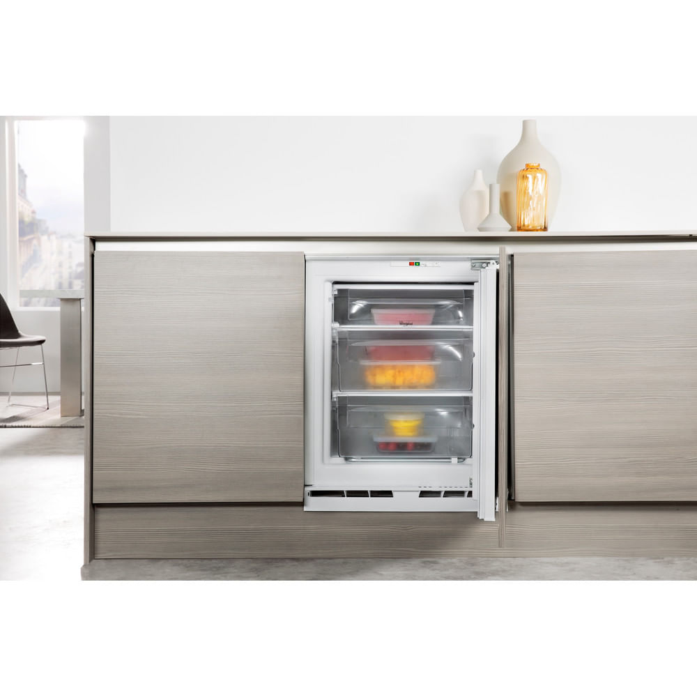 Congelatore verticale da incasso Whirlpool- colore bianco a roma - assistenza riparazione elettrodomestici a Roma Congelatore verticale da incasso Whirlpool- colore bianco a roma